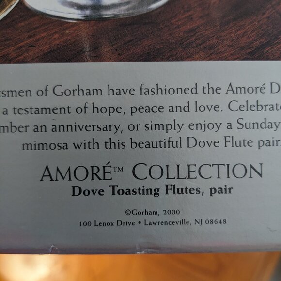 Pair of beautiful retro GORHAM CRYSTAL AMORE DOVE Toasting Flutes. Unused! - Picture 3 of 7
